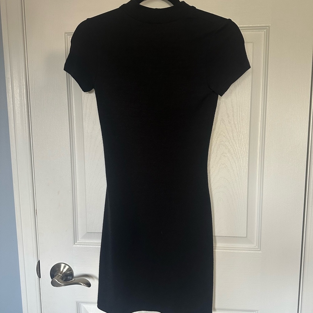 ⚡️2/$25⚡️Wilfred Aritzia Lightweight Black Robillard Mini Dress Choker V neck XS - Picture 5 of 8